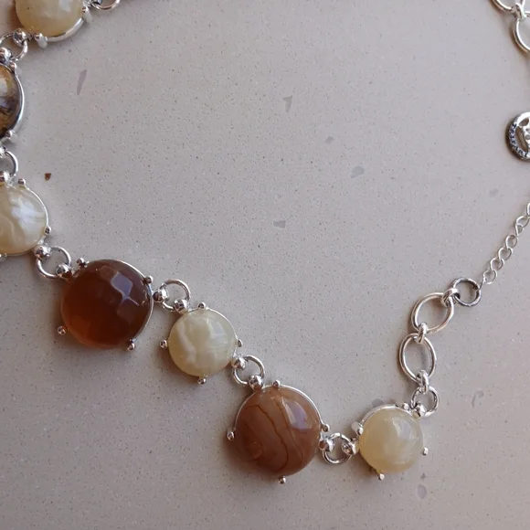 Trifari Vintage  16" Beautiful Necklace. - Picture 4 of 7